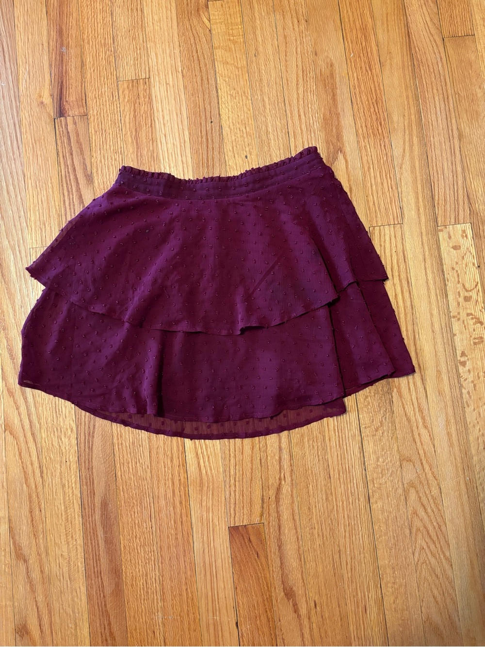 Sadie & Sage Burgundy Swiss Dot Tiered Mini Skirt M
